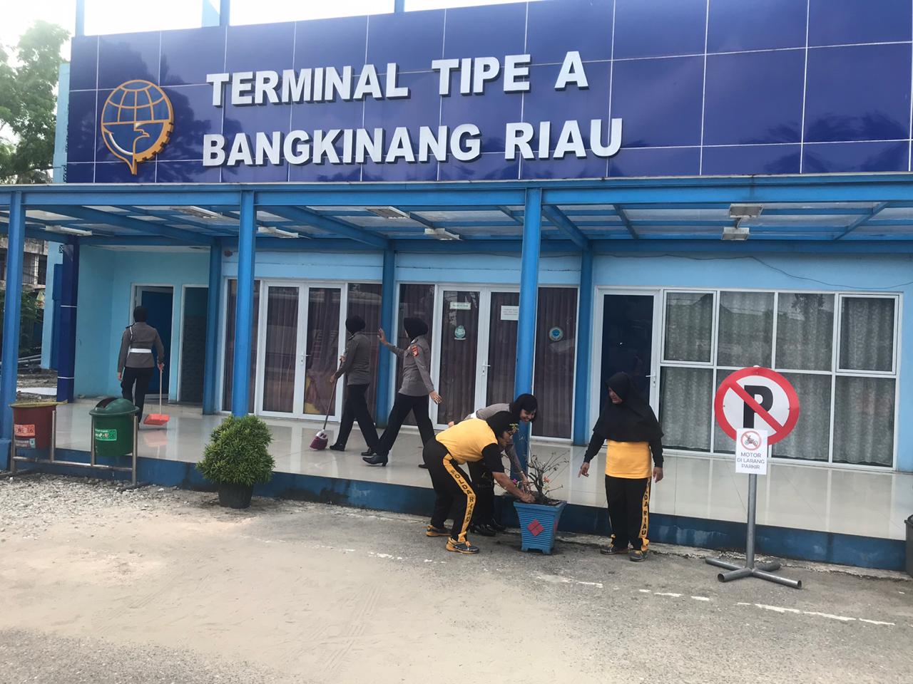 Polres Kampar Laksanakan Kegiatan Bersih Sehat dan Kerja Bakti Serentak Ditempat Umum